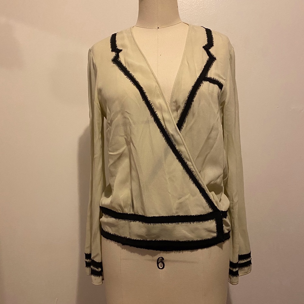 MARC JACOBS silk wrap top black trim size 6